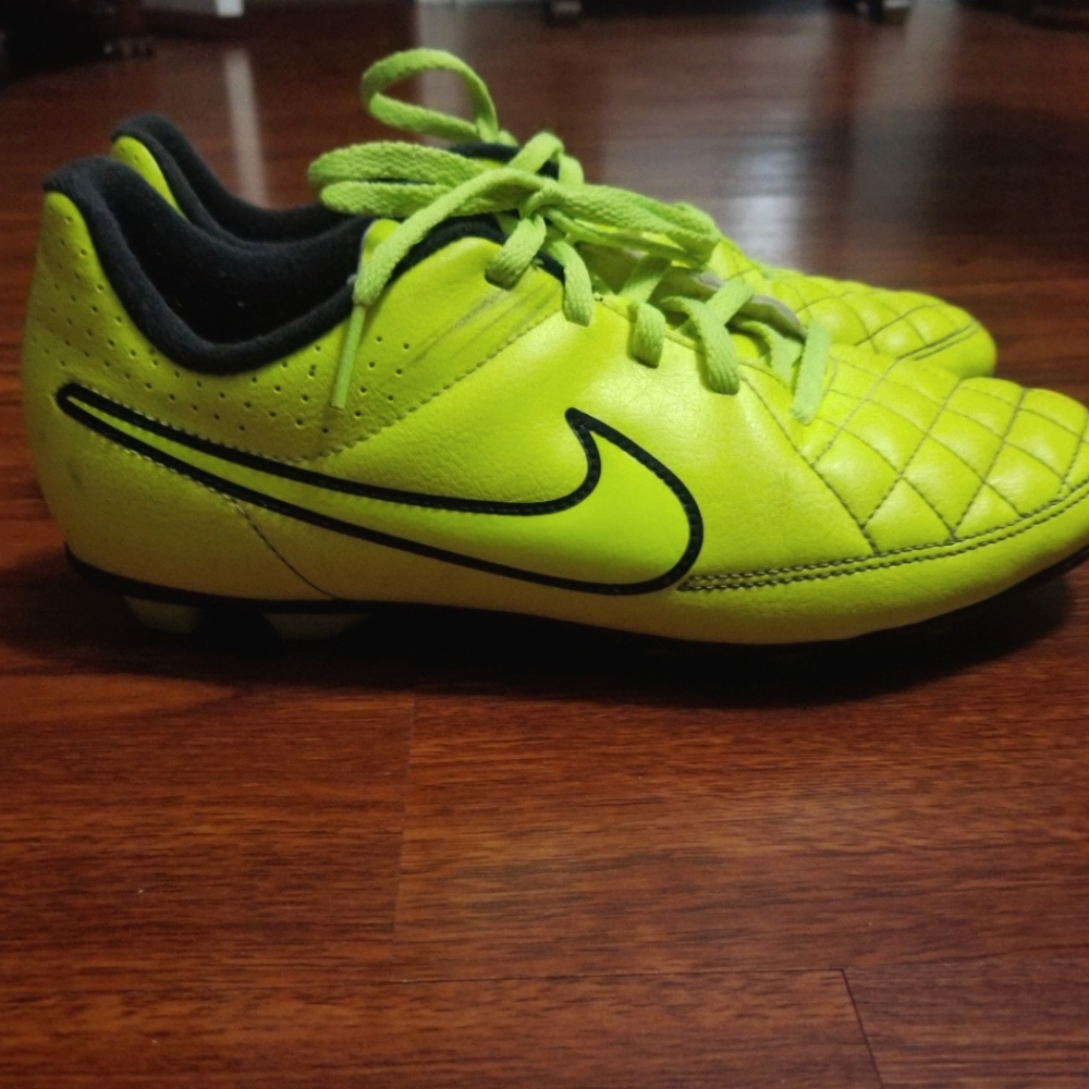 Soccer cleats used very good condition